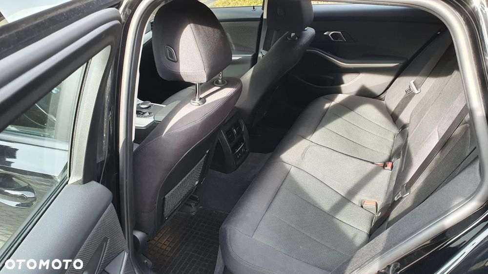 BMW Seria 3 320d xDrive Advantage - 11