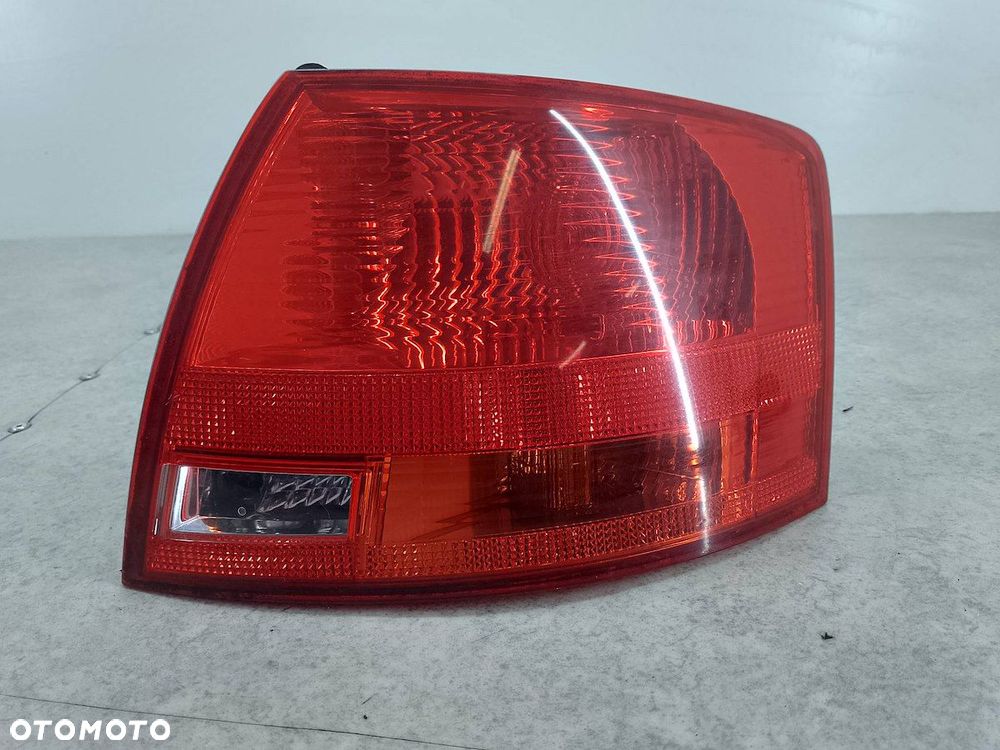 LAMPA TYLNA PRAWA AUDI A4 B7 8E9945096E 484002 KOMBI - 4