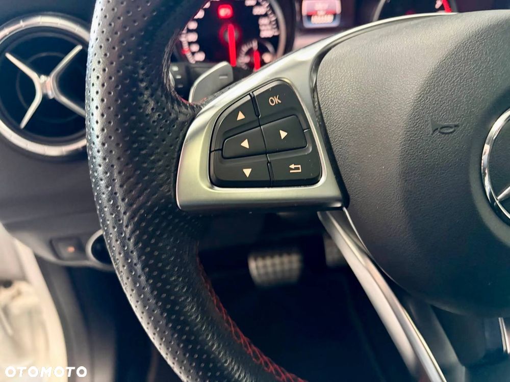 Mercedes-Benz CLA 220 4-Matic AMG Line - 19
