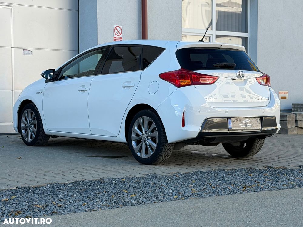 Toyota Auris 1.8 L VVT-i Hybrid Sol + - 4