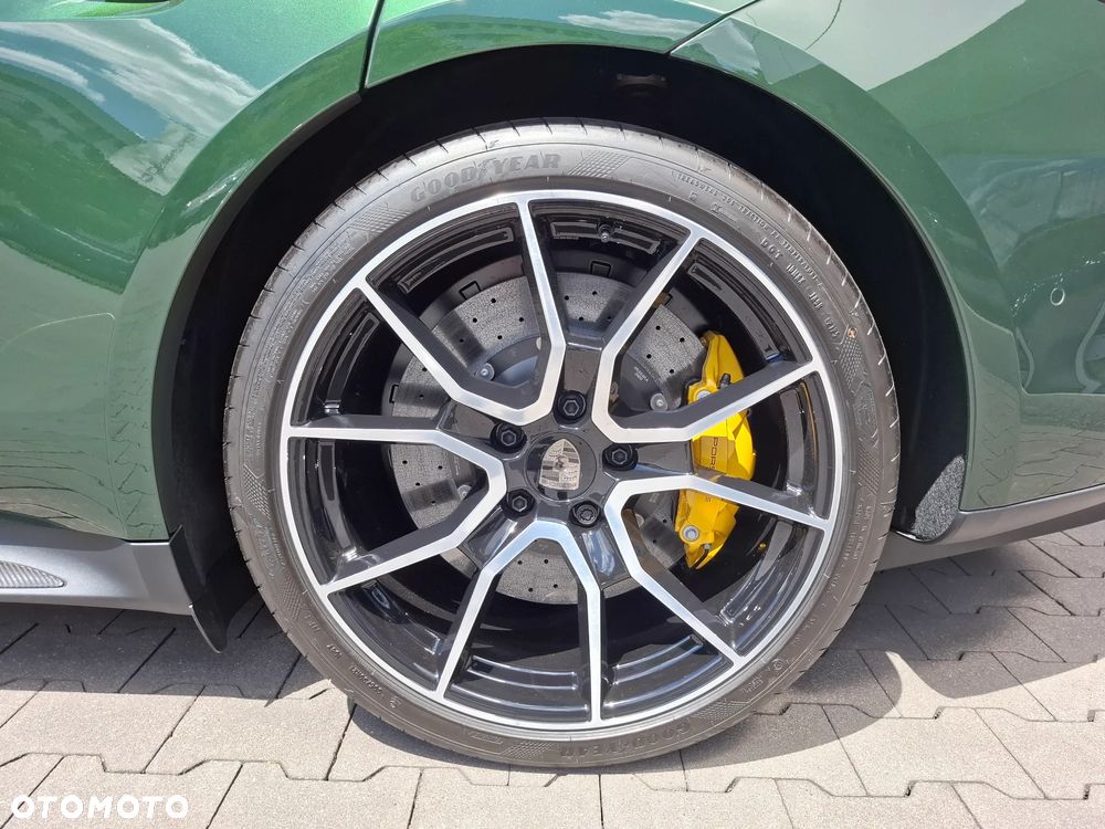 Porsche Taycan 105kWh Turbo S - 10