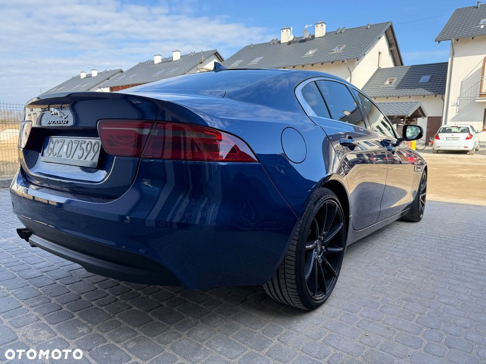 Jaguar XE 2.0 D Prestige - 5