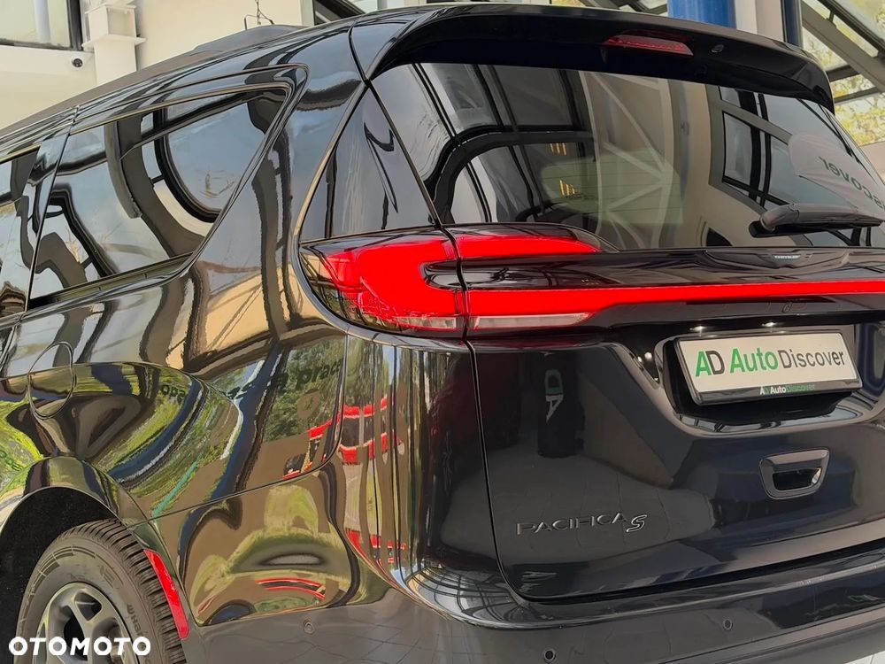 Chrysler Pacifica - 19