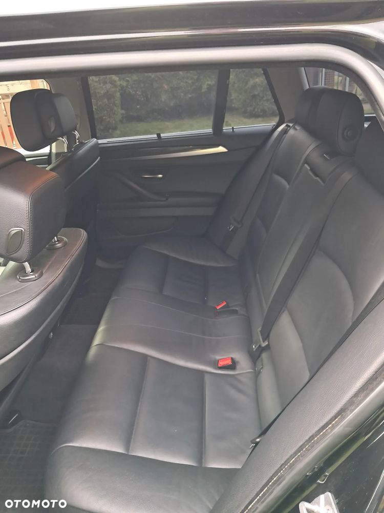 BMW Seria 5 520d xDrive - 14