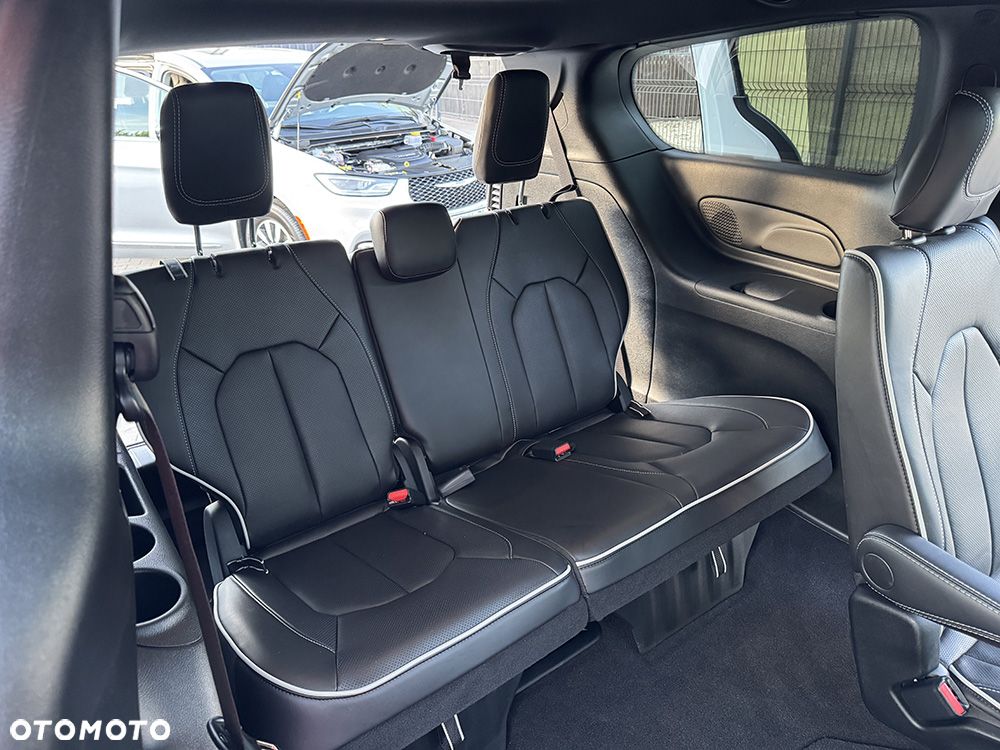 Chrysler Pacifica - 26