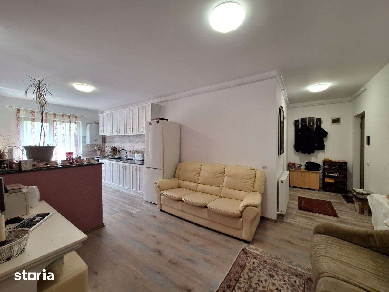 Apartament cu 3 camere, 62 mp, orientare sudica, balcon, zona Stejarul — fotografia 2