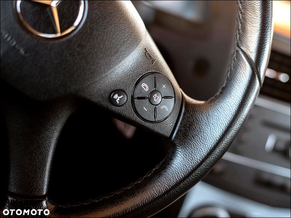 Mercedes-Benz Klasa C 180 BlueEFFICIENCY 7G-TRONIC Avantgarde - 19