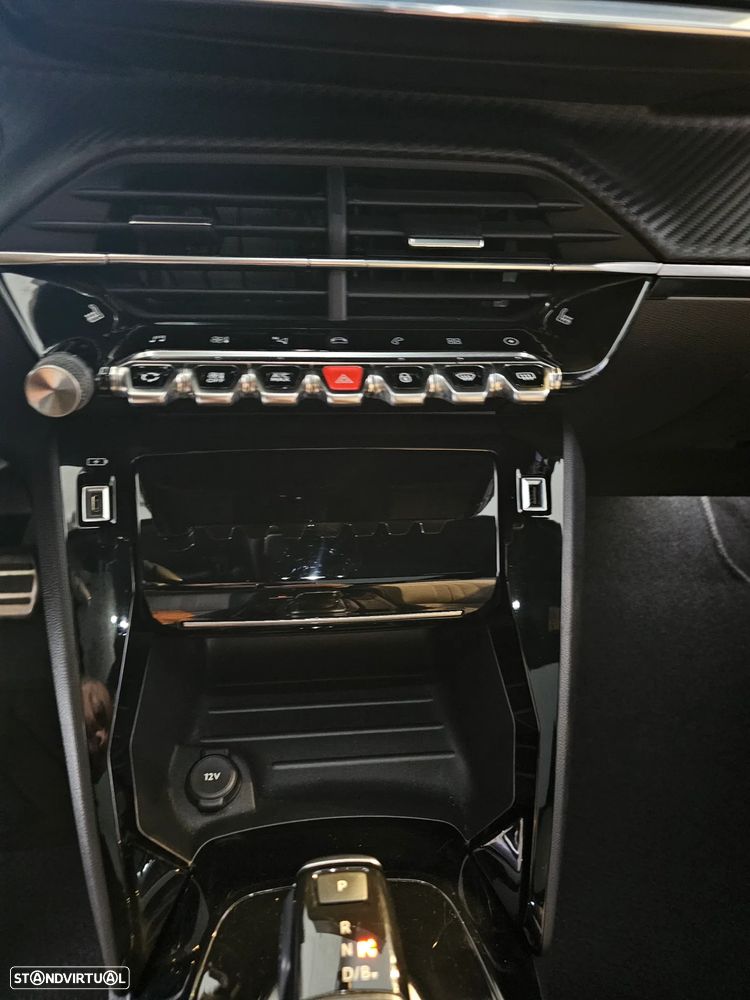 Peugeot e-208 GT - 17