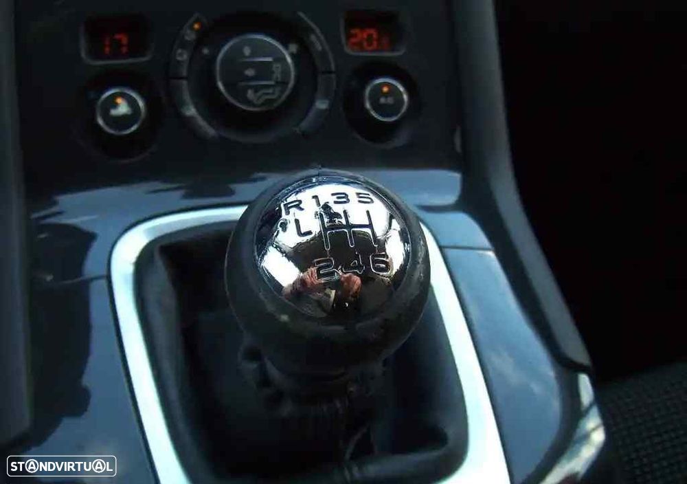 Peugeot 5008 1.6 HDi Executive JLL17 - 33