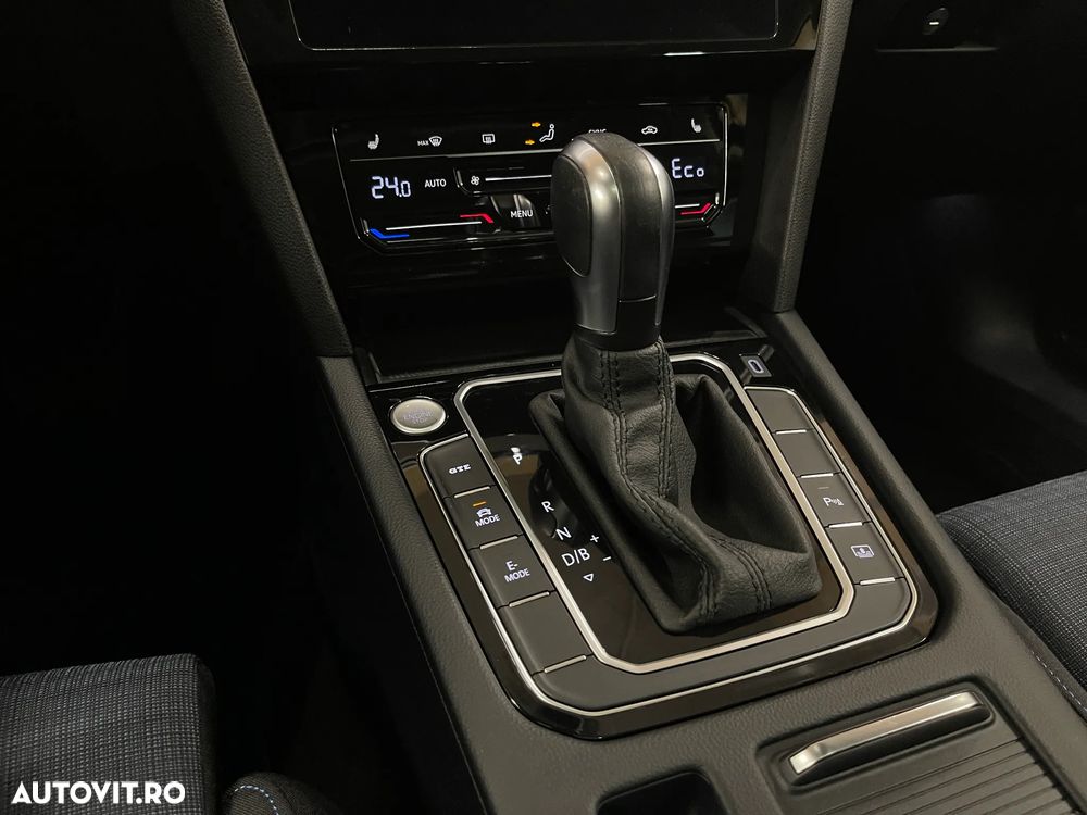 Volkswagen Passat GTE - 27