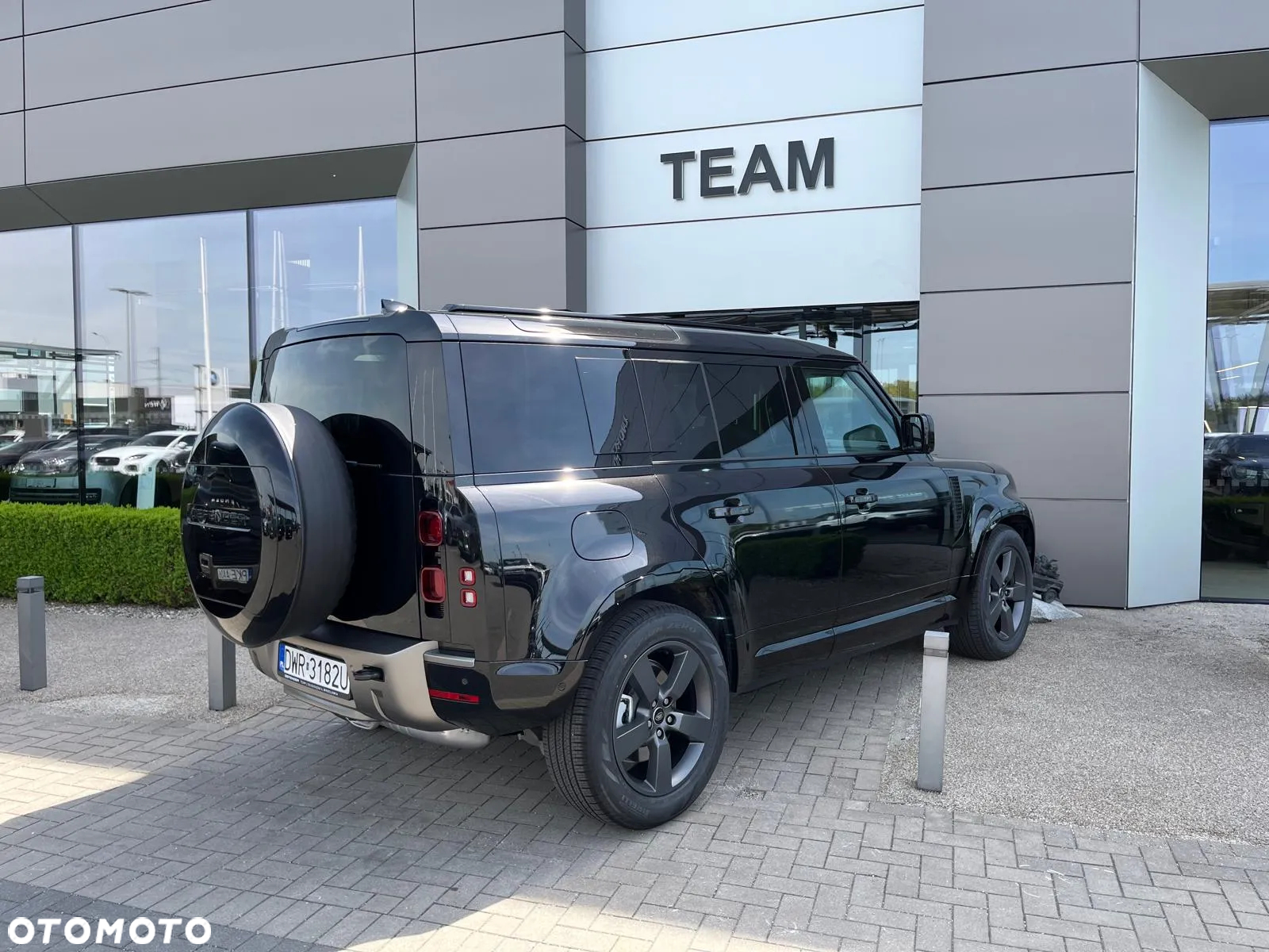 Land Rover Defender - 16