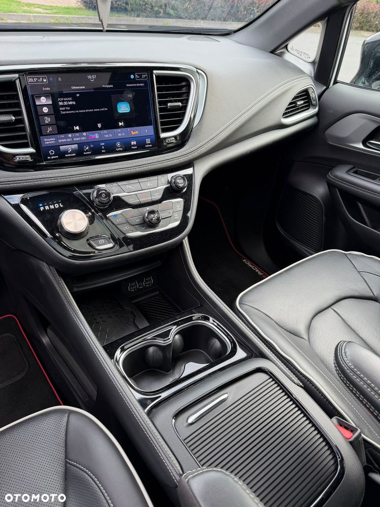 Chrysler Pacifica - 15