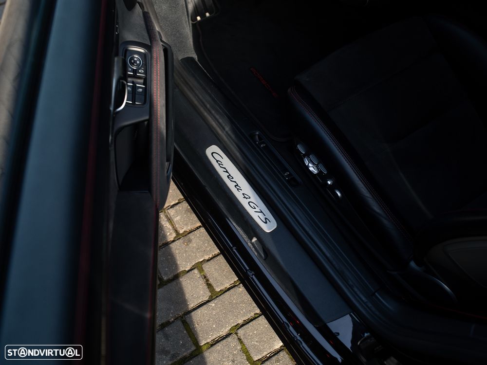 Porsche 911 (991) Carrera 4 GTS PDK - 33