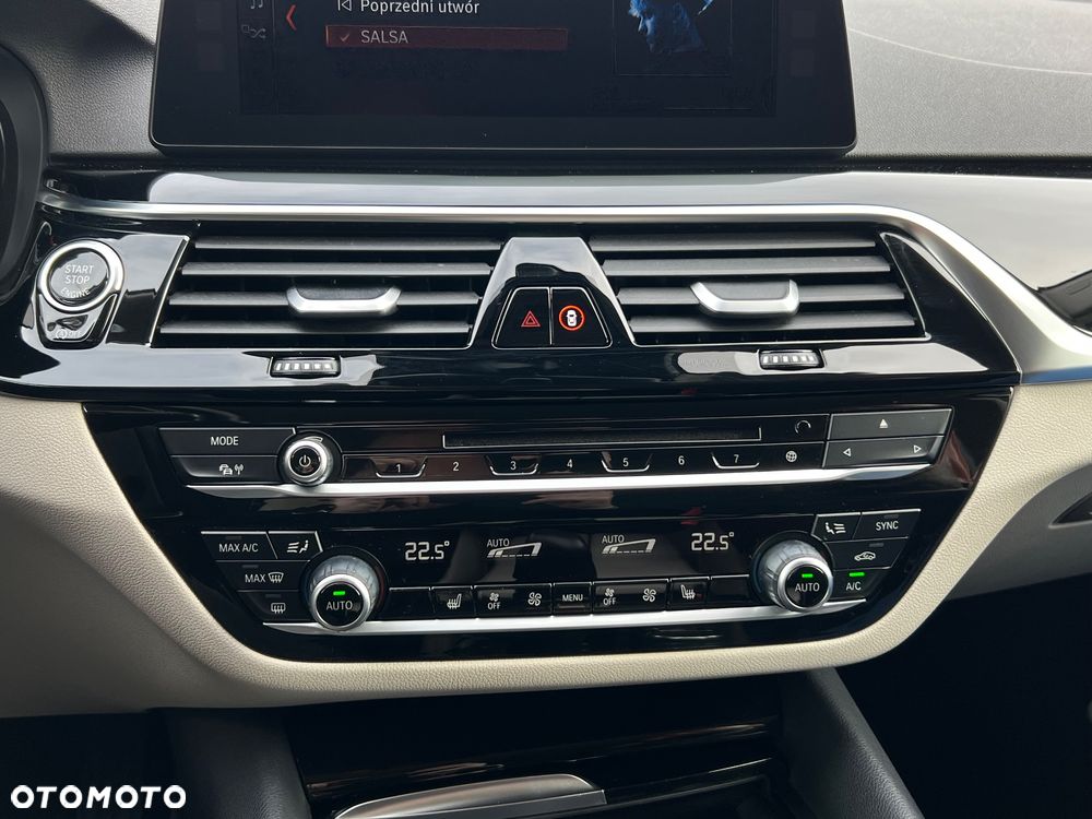 BMW Seria 5 520d xDrive Luxury Line sport - 30