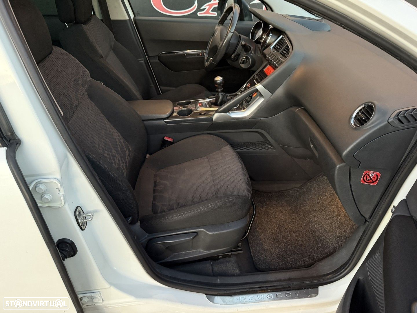 Peugeot 3008 1.6 HDi Premium - 17