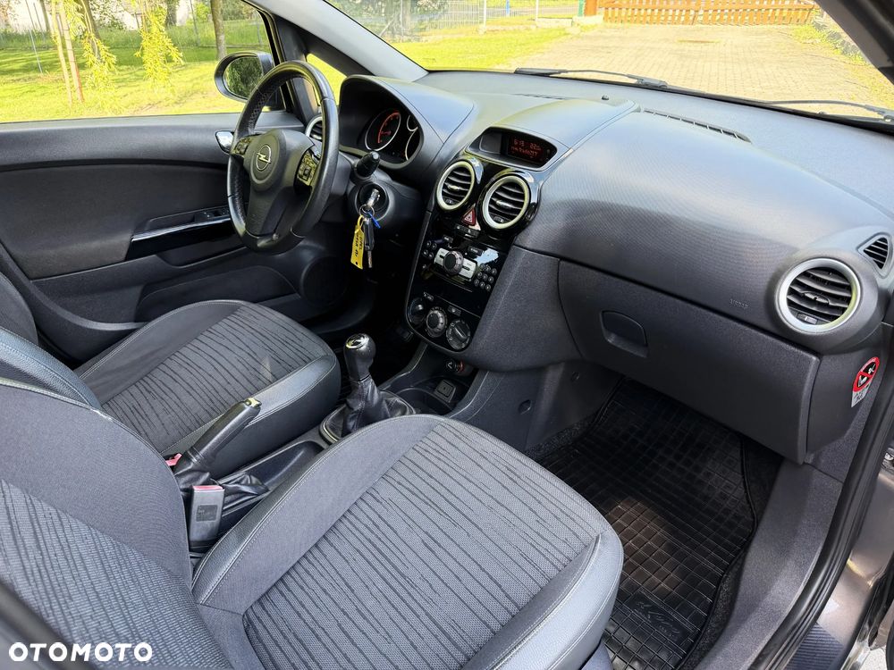Opel Corsa 1.2 16V Cosmo - 17