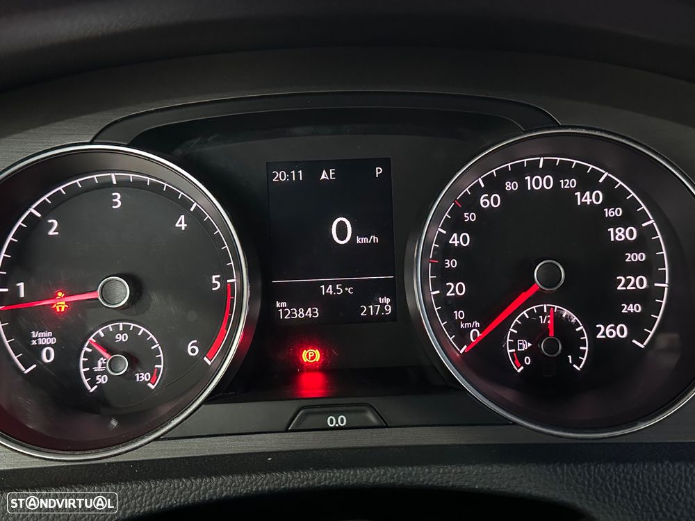 VW Golf 1.6 TDi Highline DSG - 27