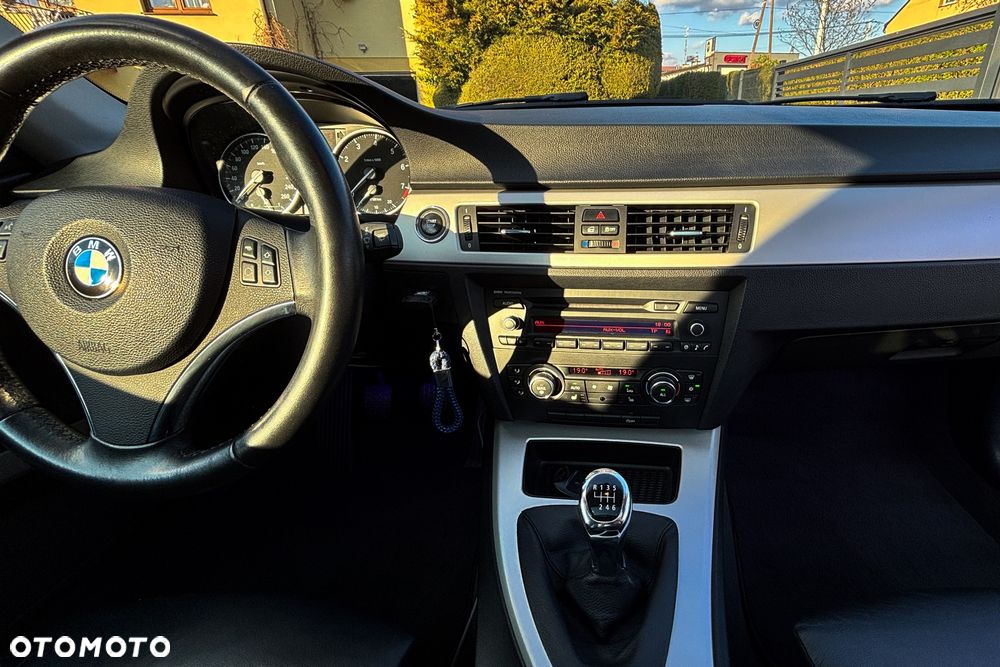 BMW Seria 3 320i - 6