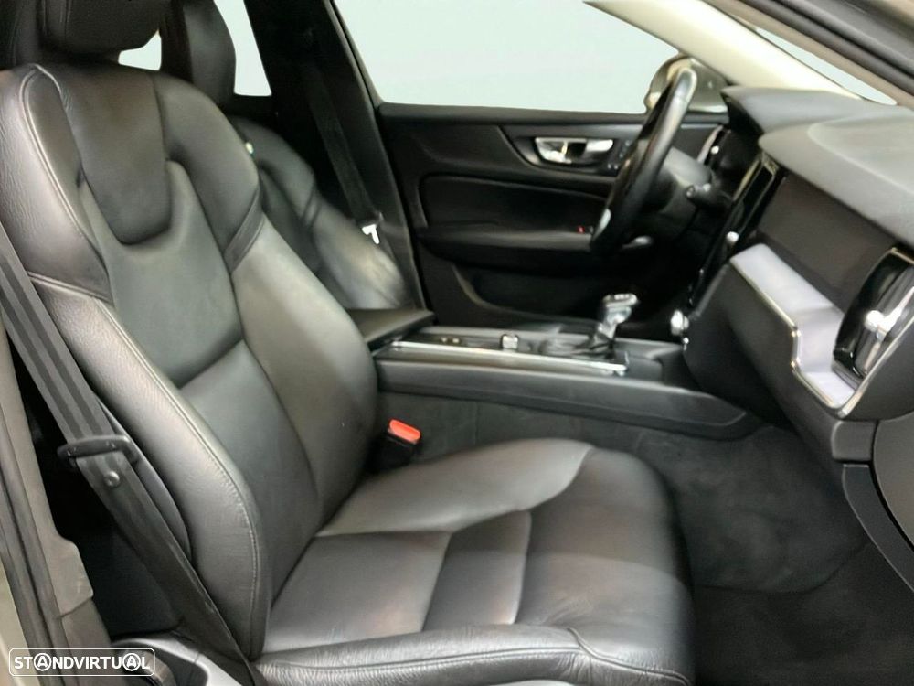 Volvo V60 2.0 D3 Momentum Plus Geartronic - 15