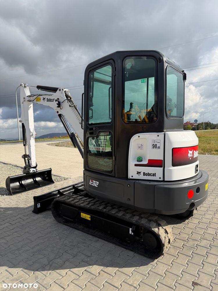 Bobcat E32 - 13