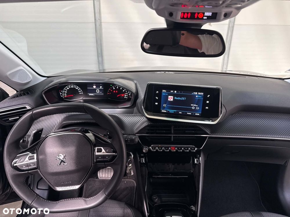 Peugeot 208 PureTech 100 EAT8 Allure - 7