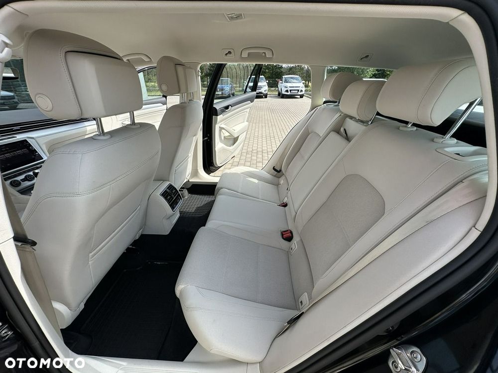 Volkswagen Passat Variant - 13