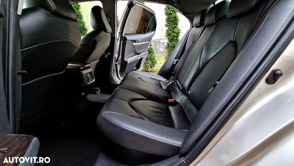 Toyota Camry 2.5 Hybrid Business - 20