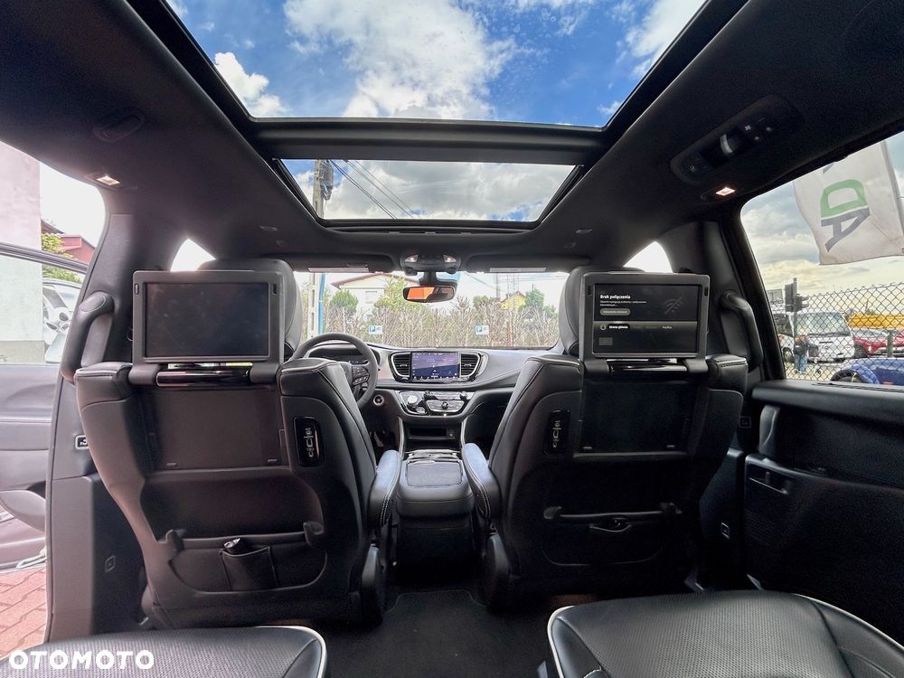 Chrysler Pacifica - 16