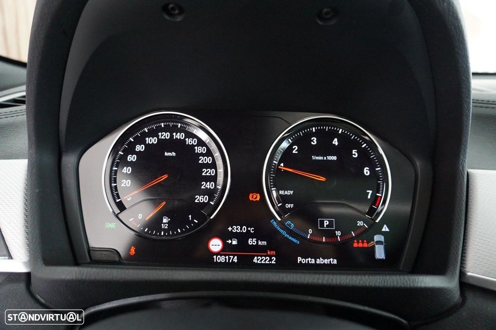 BMW X2 18 i sDrive Auto Pack 50 anos M - 16