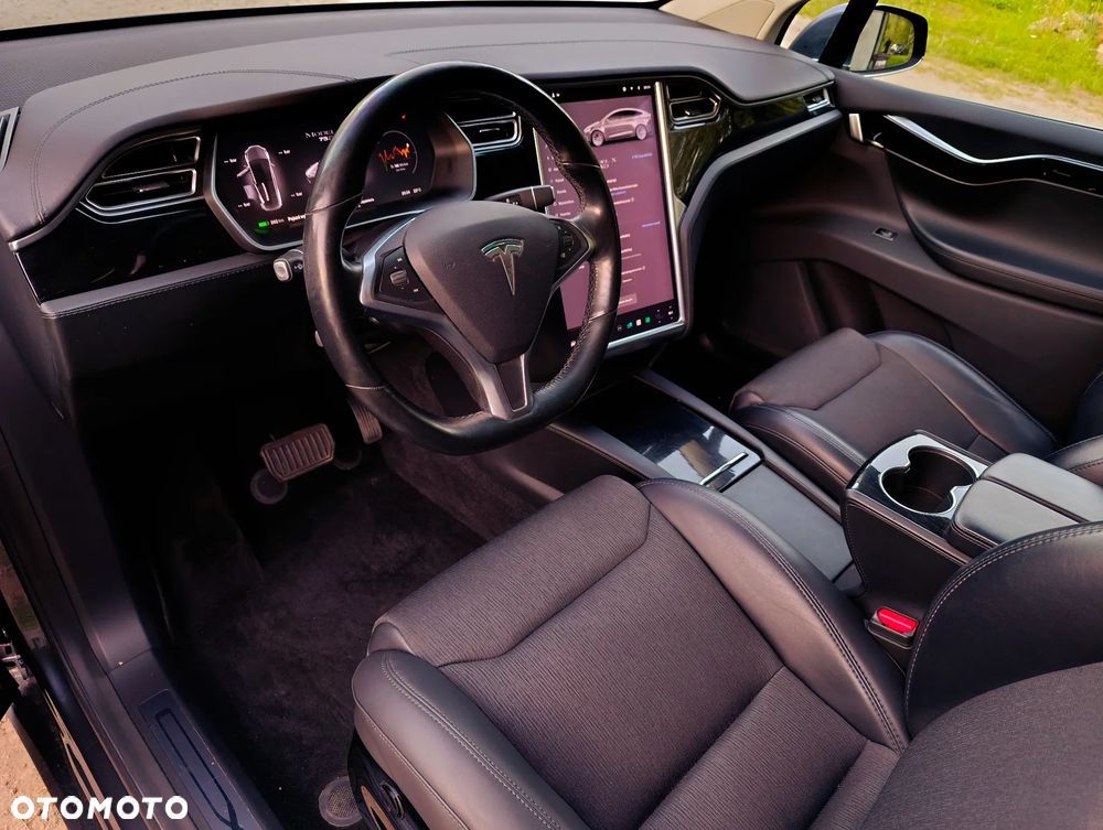 Tesla Model X - 18