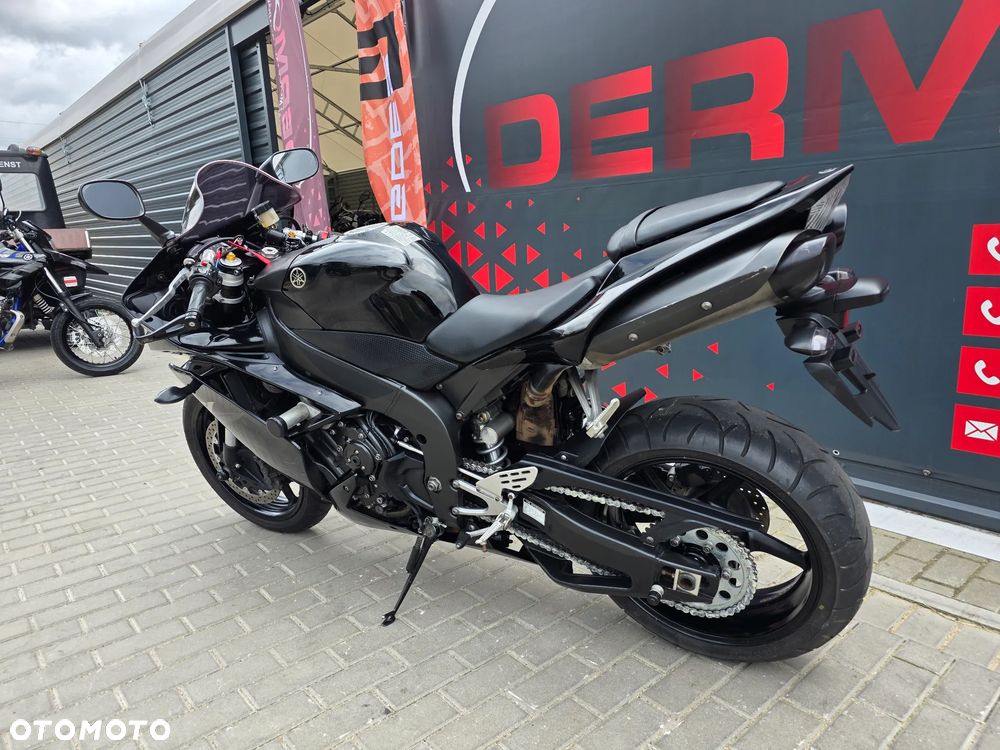 Yamaha R1 - 6
