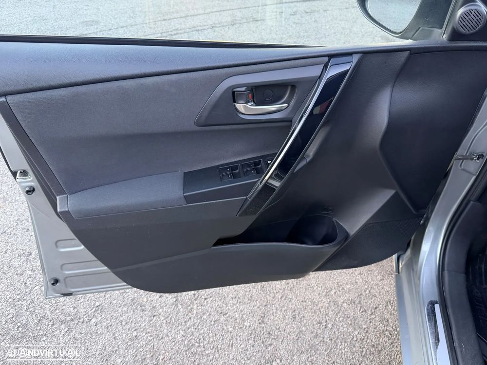 Toyota Auris Touring Sports 1.8 HSD Sport+Navi - 17