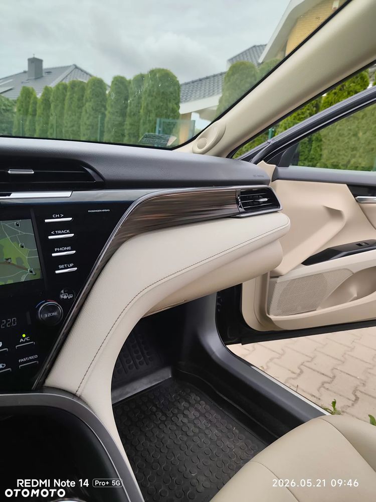 Toyota Camry 2.5 Hybrid Executive CVT - 26