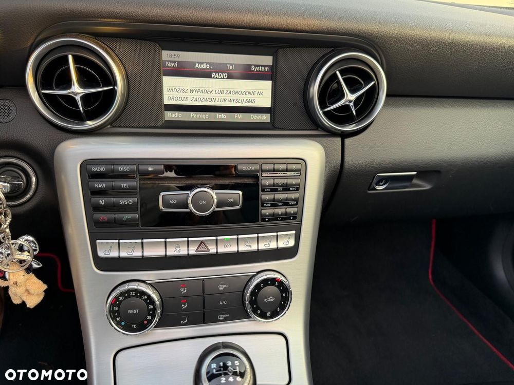 Mercedes-Benz SLK 200 CGI - 16
