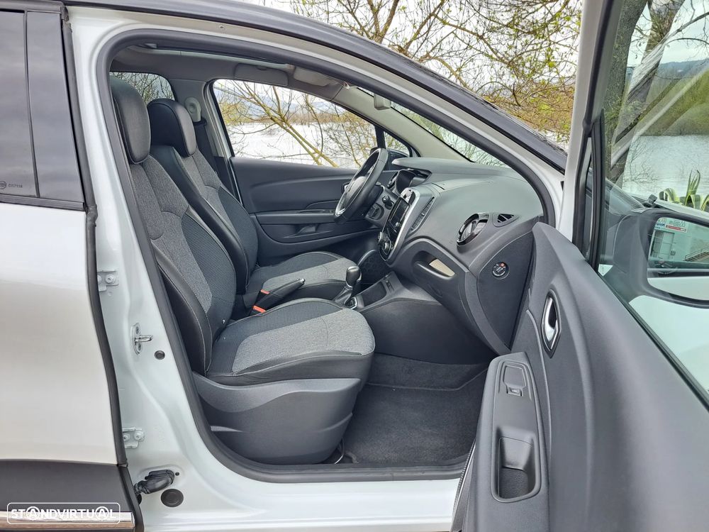 Renault Captur TCe 150 EDC GPF BOSE EDITION - 14