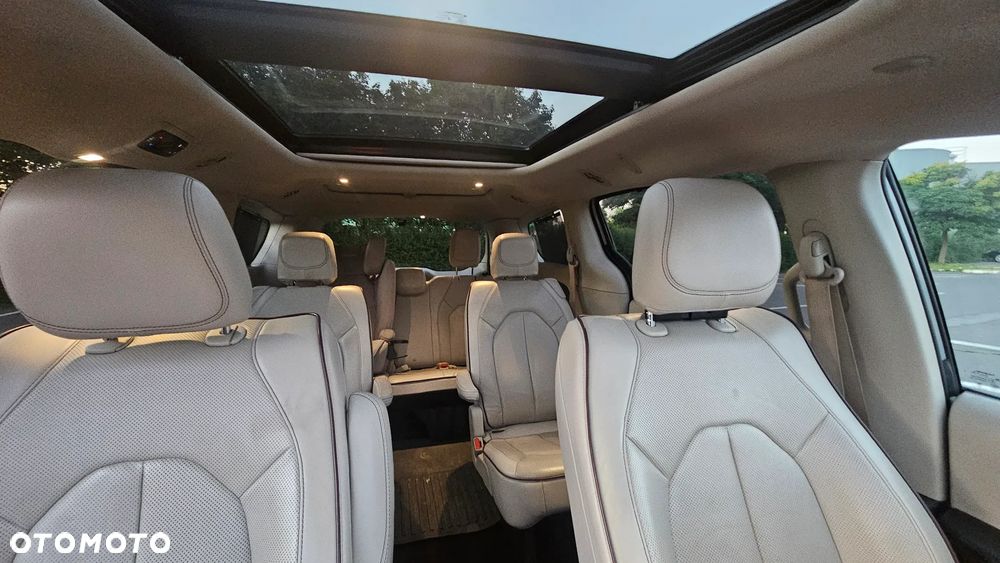 Chrysler Pacifica - 14
