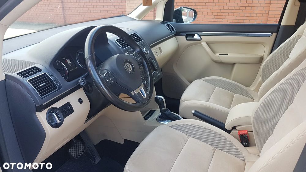 Volkswagen Touran 2.0 TDI DPF Highline DSG - 13