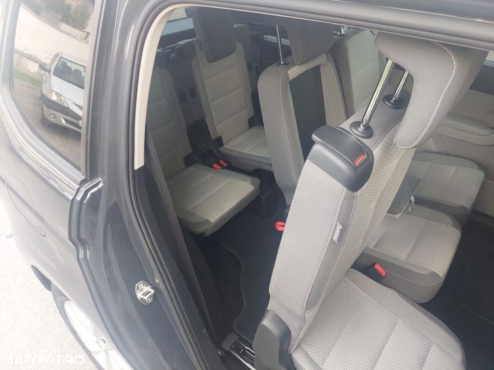 Volkswagen Touran - 24