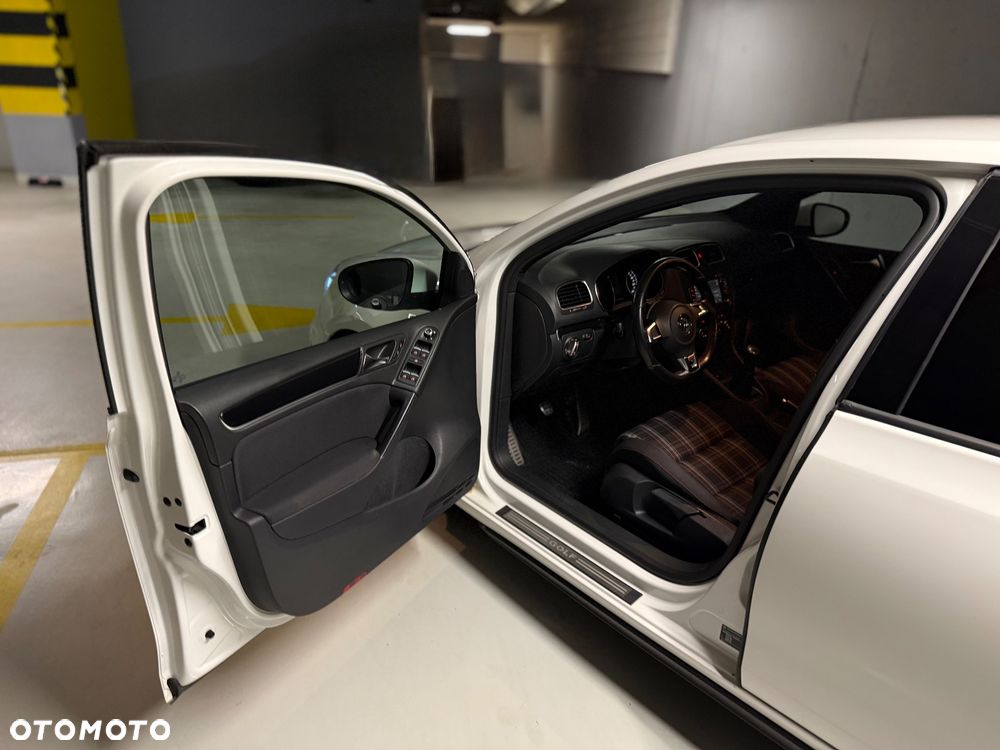 Volkswagen Golf - 16