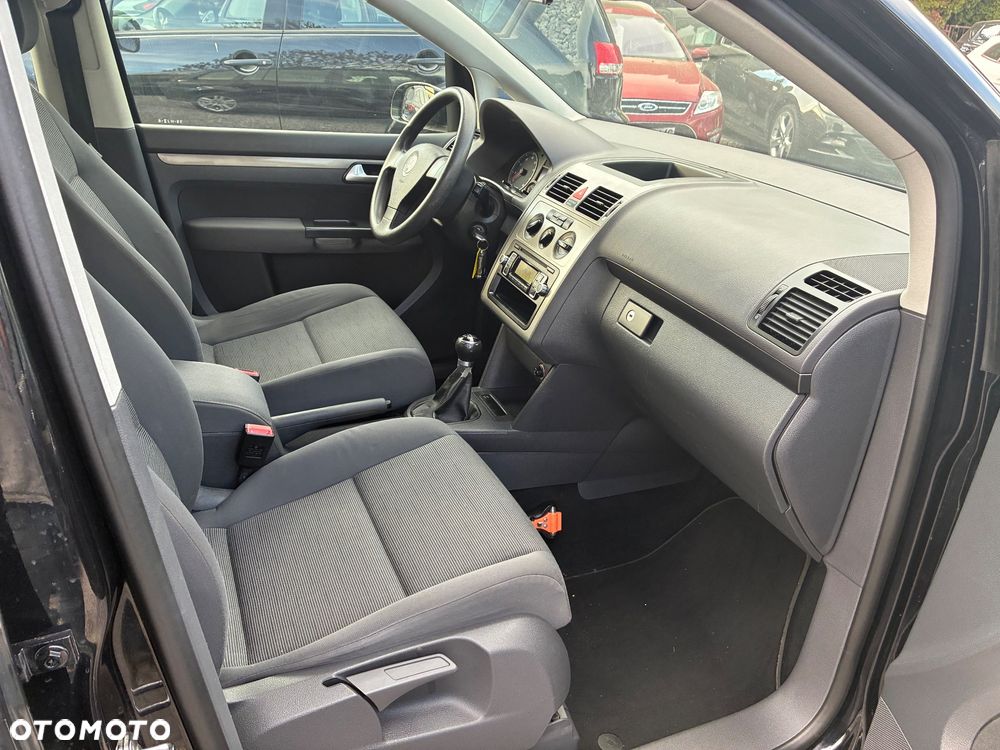 Volkswagen Touran 1.6 - 13