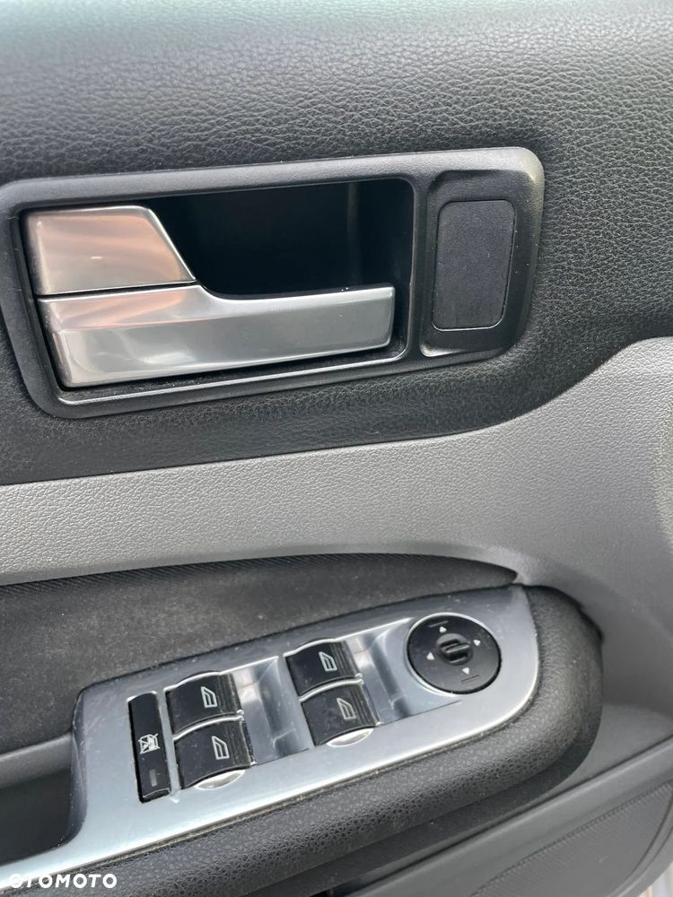 Ford Focus Ghia - 22