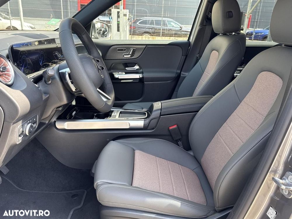 Mercedes-Benz EQB - 13