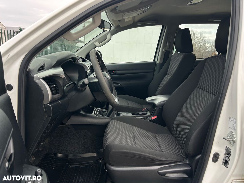 Toyota Hilux 2.4D 150CP 4x4 Double Cab 6MT Style - 17