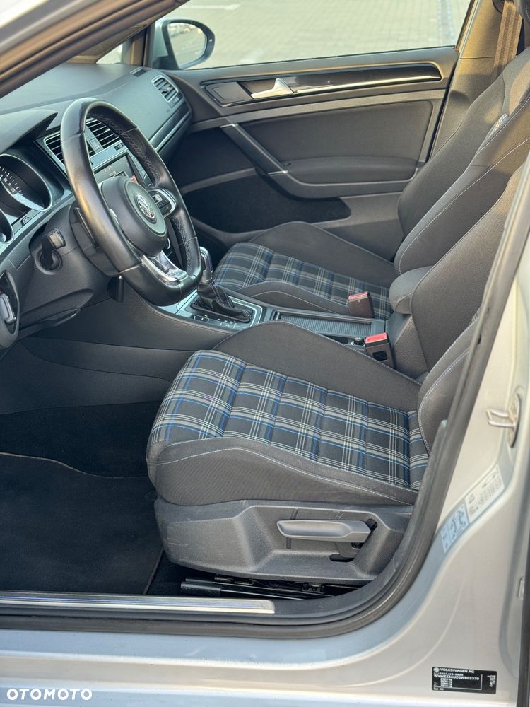 Volkswagen Golf - 17