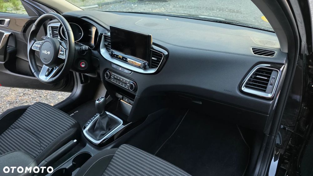Kia Ceed 1.6 CRDi mHEV M - 10
