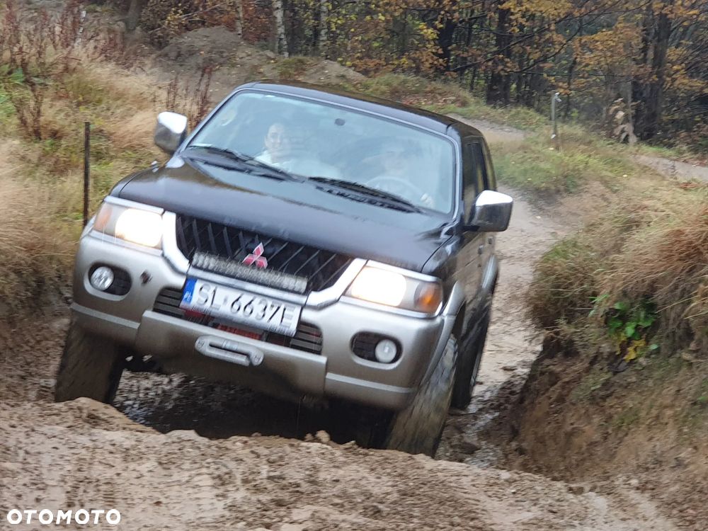 Mitsubishi Pajero - 1