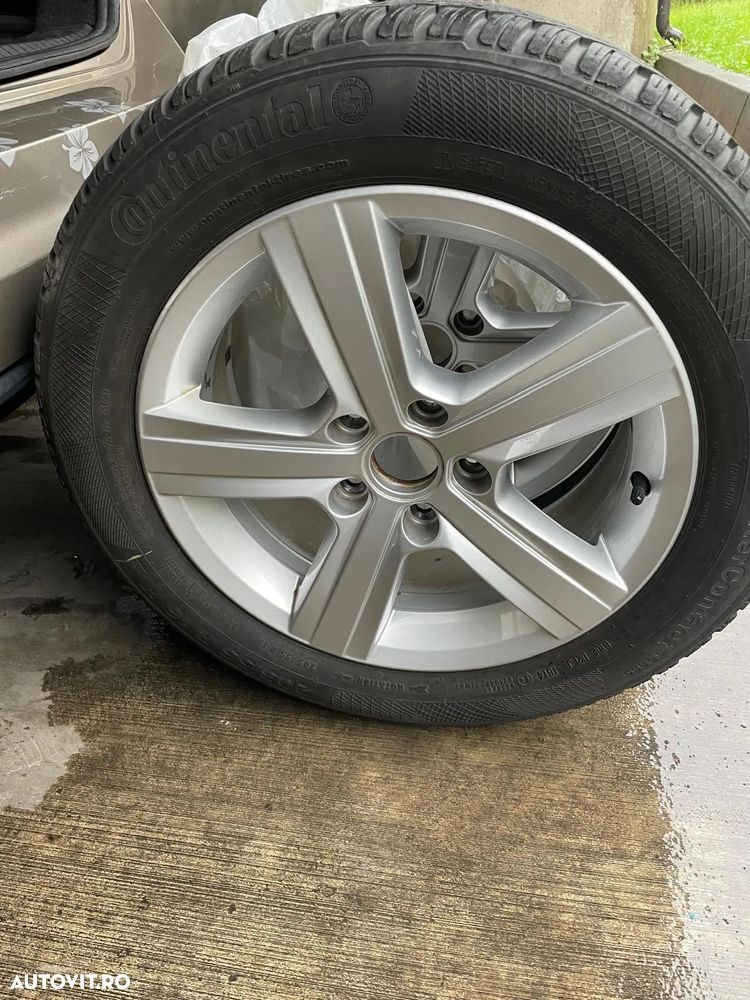 Volkswagen Touran - 11