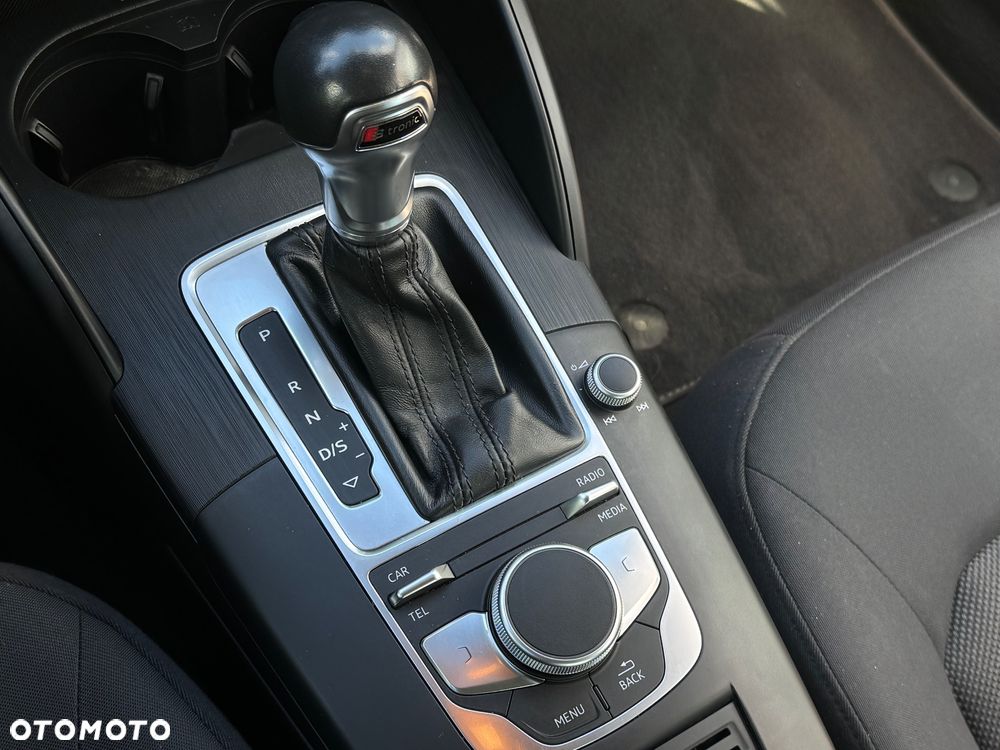 Audi A3 Sportback 30 TFSI S tronic design - 31