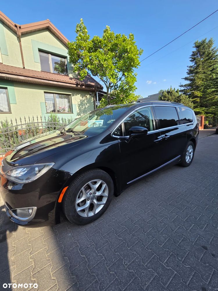 Chrysler Pacifica - 26