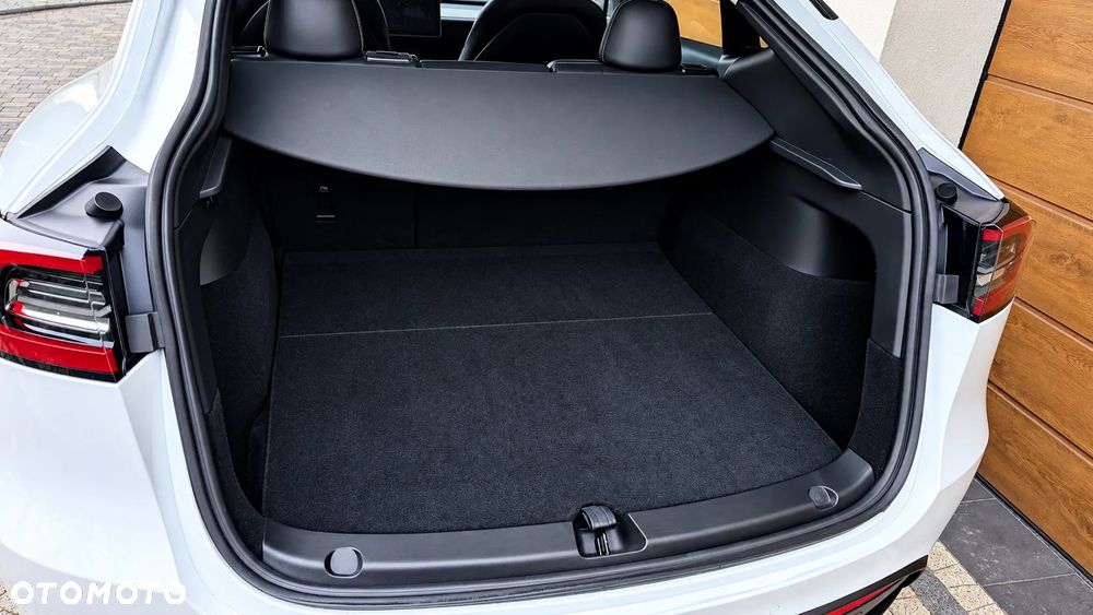 Tesla Model Y Long Range AWD - 19